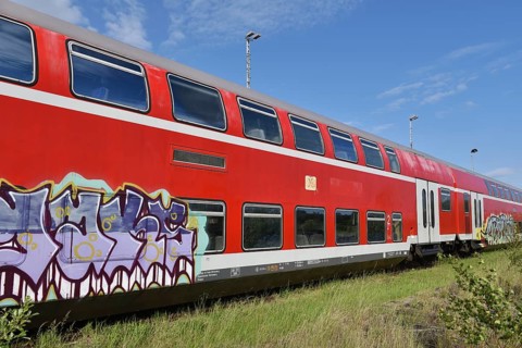 Double-decker carriage, double-decker train, double-decker carriage with graffiti