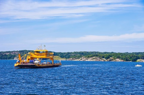 The car ferry SATURNUS, which operates as a floating road between the archipelago, navigates off