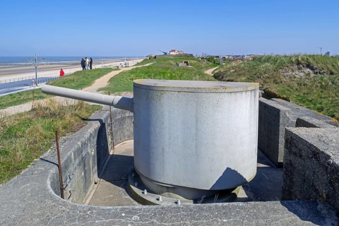 Artillery platform with reconstructed German WWI gun at Battery Aachen, Raversyde Atlantikwall,