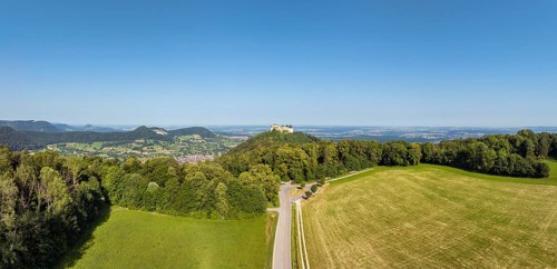Luftbild, Panorama von der hochmittelalterlichen Burgruine, Höhenburg Hohenneuffen von Osten