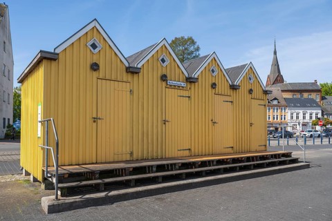 Yellow wooden houses on the promenade, pavilion, show booth, historic harbour, Flensburg, Flensburg