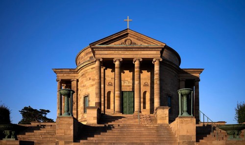 Funerary chapel with inscription DIE LIEBE HÖRET NIMMER AUF on the Württemberg, burial place for