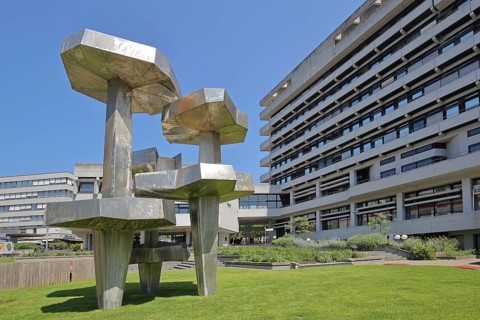 Drei-Gewalten-Brunnen by Herbert Strässer 1984, symbol for three separation of powers of a