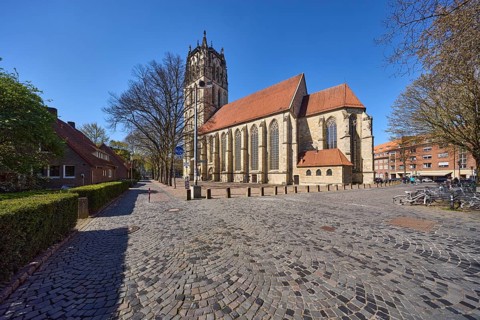Church of Our Lady, Überwasserkirche, Gothic architecture, church, cobblestone square, trees,