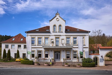 Hotel and Restaurant Wittekindsquelle, building, forest, blue sky, cirrostratus clouds,