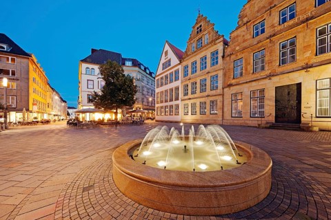 Old market with fountain and town houses in the evening, Bielefeld, East Westphalia-Lippe, North