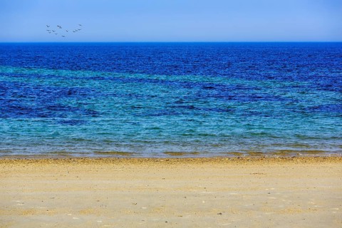 Turquoise blue sea, calm water surface, beach, offshore island of Heligoland, Schleswig-Holstein,