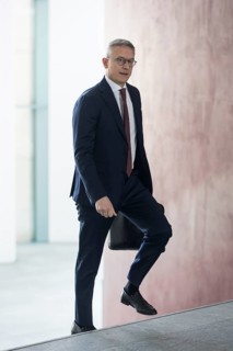Karsten Wildberger (CDU, Federal Minister for Digitalisation and State Modernisation) on the way to
