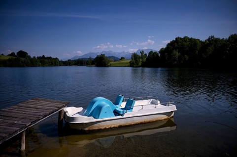 Pedal boat in a swimming lake, lake, swimming lake, Schwaltenweiher near Seeg, Ostallgäu, Allgäu,