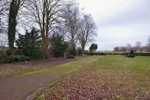 Old cemetery... Kerpen Manheim (North Rhine-Westphalia) in December 2018, gravesites in