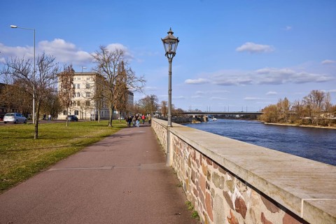 River Elbe, riverside promenade, sandstone wall, lantern, lawn, bare winter trees, car and