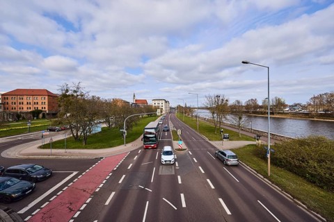River Elbe, streets, traffic lights, lane markings, lanes, vehicles, cars, coach, bare wintry