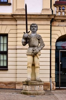 Roland figure, sculptor Martina Seffers, historic city centre, sandstone building, façade, diffuse