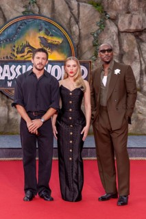 Jonathan Bailey, Scarlett Johansson and Mahershala Ali at the German premiere of the adventure film