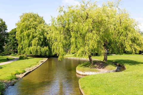 River Avon channel, Elizabeth Gardens public park, Salisbury, Wiltshire, England, UK