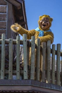 Character from the Country Bear Jamboree attraction welcome guests in the Frontierland area of