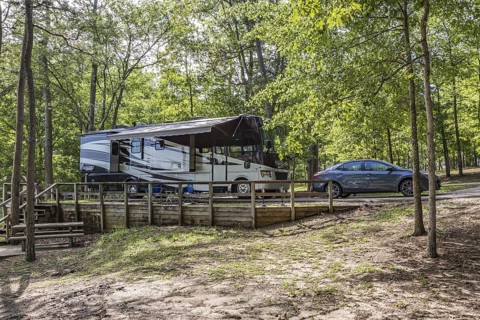 Motorhome parked in a campsite on the bank of the lake at Little Black Creek campground near