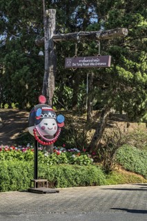 Sign points to the entrance tot he Doi Tung Royal Villa inside the Doi Tung tourist attraction in