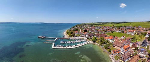 Luftbild, Panorama von der Bodenseegemeinde Hagnau, Winzerdorf und beliebter Ferienort am Bodensee,