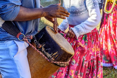 Rustic atabaque of African origin played in a presentation of Brazilian popular culture