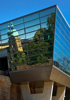 West side of the Congress Centre Darmstadtium with reflection of the Hessian State Museum in the