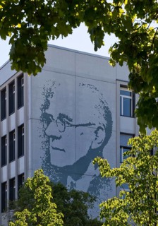 Vocational school centre Mitte Peter-Behrens-Schule with the portrait of Peter Behrens on the