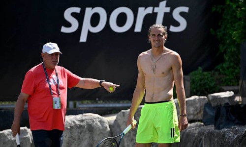 Training, coach Alexander Zverev senior, father of Alexander Zverev GER, upper body naked, gesture,