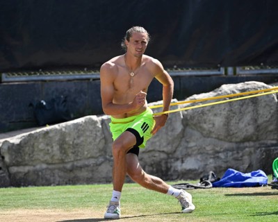 Stretching, training, warm-up, Alexander Zverev GER, upper body naked, tennis, ATP 250, BOSS Open