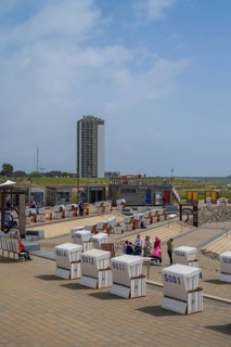 Beach chairs on the promenade, people, elevated position, family lagoon, Perlebucht, Büsum, North