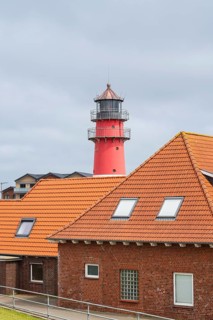 Lighthouse, houses in the foreground, Büsum, North Sea, Schleswig-Holstein, Germany