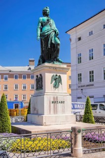 Mozart memorial on Mozartplatz, Salzburg, Salzachtal, Land Salzburg, Austria