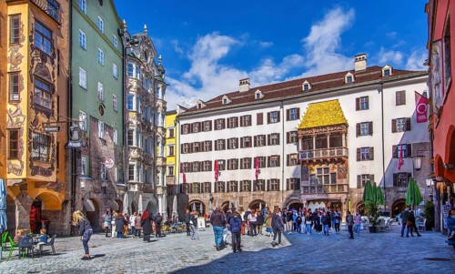 Herzog-Friedrich-Strasse in the historic city centre with the Golden Roof, Innsbruck, Inntal,