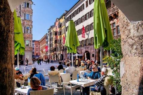Street café on Herzog-Friedrich-Strasse in the historic city centre, Innsbruck, Inntal, Tyrolean
