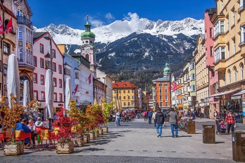 Street café on the pedestrian zone Maria-Theresien-Strasse in front of the Nordkette of the