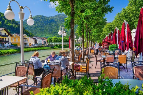 Café terrace of the GranCafe Zauner on the banks of the Traun, Bad Ischl, Trauntal, Salzkammergut,