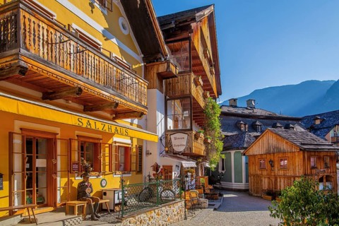 Salt house in the town centre, Hallstatt, Lake Hallstatt, UNESCO World Heritage Site,