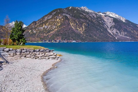 Lakeshore with bright water colours, municipality of Eben, Achensee, Tyrolean Alps, Tyrol, Austria