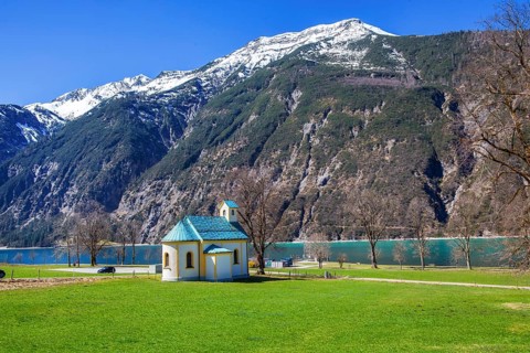 Seehof Chapel on the lakeshore, Achenkirch, Achensee, Tyrolean Alps, Tyrol, Austria