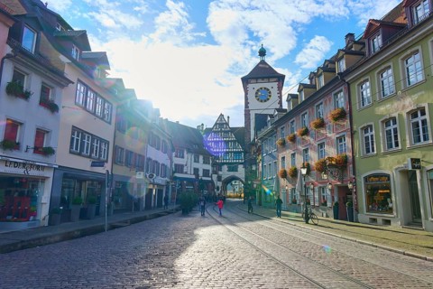 Schwabentor and lively old town, in sunny weather, Freiburg im Breisgau, Black Forest,