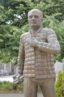 Sculpture Mikhail Gorbachev by Bernd Göbel 2020, monument, Russian president, politician, Platz der