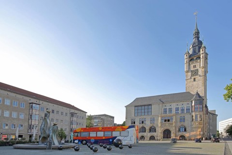 Town hall built in 1901 and fountain, craftsmen's fountain by Frank Schönemann 2007, balls, town