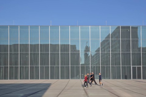 Pedestrian at the Bauhaus Museum, modern glass construction, glass window, Dessau, Dessau-Roßlau,