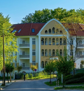 Old and new spa architecture on the main road to the beach promenade, Sellin, Rügen,