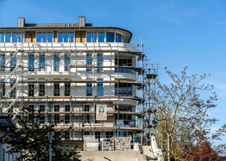 Old and new spa architecture on the main road to the beach promenade, Sellin, Rügen,