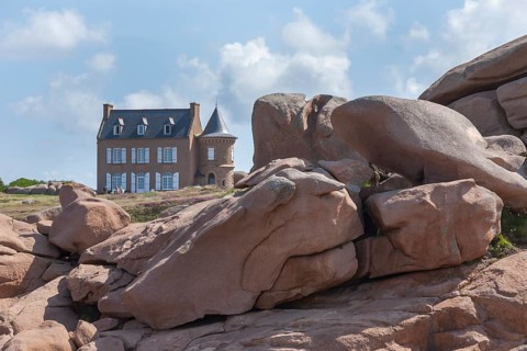 Maison Gustave Eiffel, granite rocks, Ploumanac'h, Côte de Granit Rose, Côtes-d'Armor, Brittany,