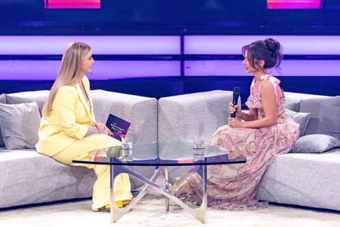 Sahrah Engels in conversation with Beatrice Egli at the Beatrice Egli Show in Studio Berlin