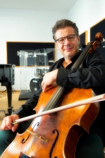 Pierluigi Ruggiero (cellist and artistic director), Ensemble SineQuaNon Berlin, rehearsal for the