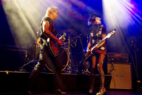 Dave Catching, guitarist, Jennie Viee (bassist), Jorna Vik (drummer), Jesse The Devil Hughes,