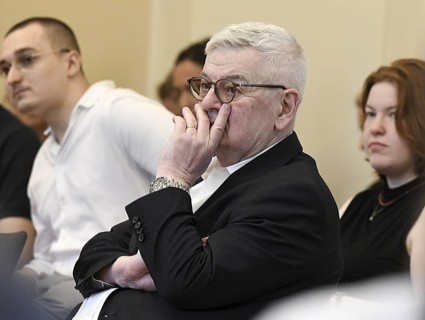 Former Foreign Minister Joschka fisherman during a discussion with Viadrina students. The occasion