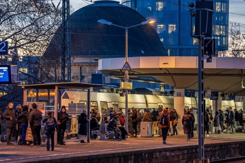 Passengers on the platform, regional train at Cologne-Messe/Deutz station, 2nd largest train